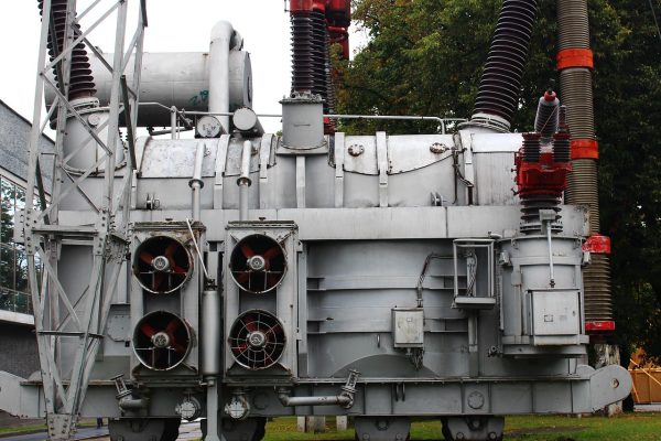 Gambar generator di luar ruangan